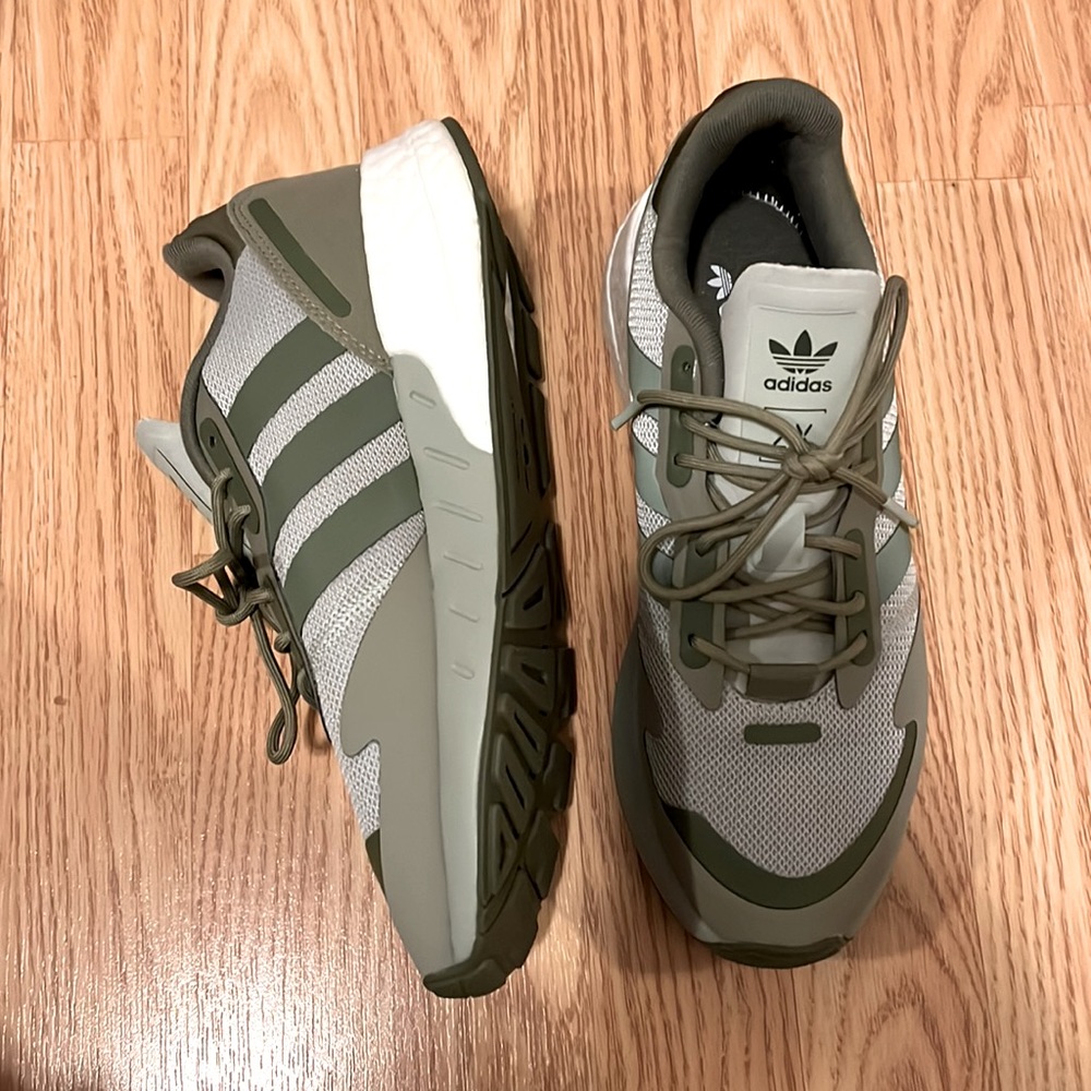 Adidas Sneakers